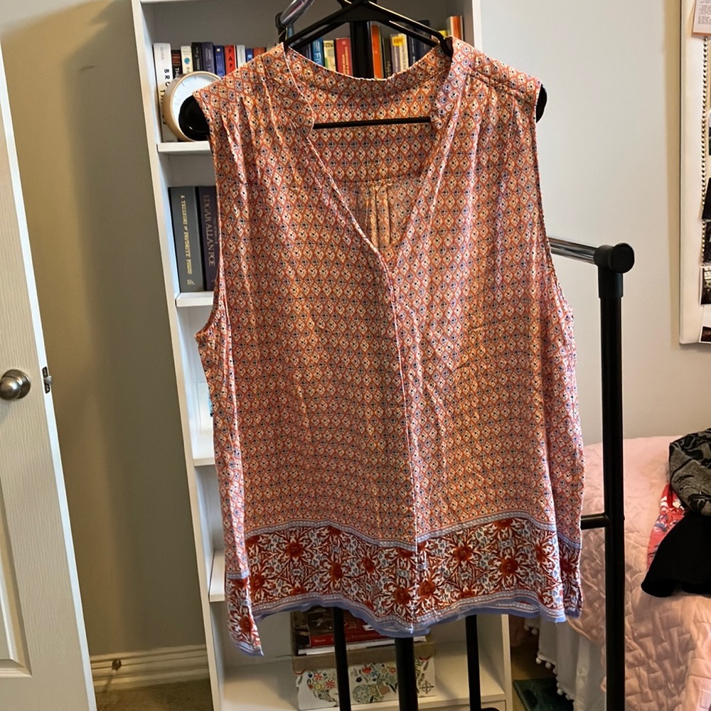 Airy sleeveless blouse